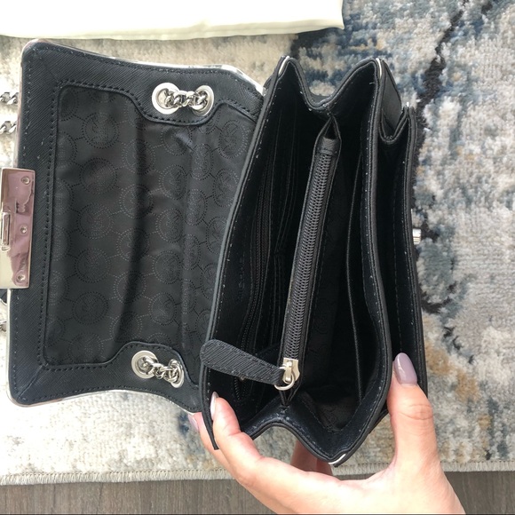 MK shoulder bag/ cross body bag Like New - Picture 3 of 3